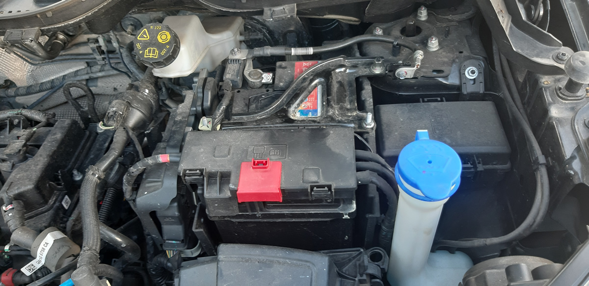 Thay bình ắc quy Ford Ecosport