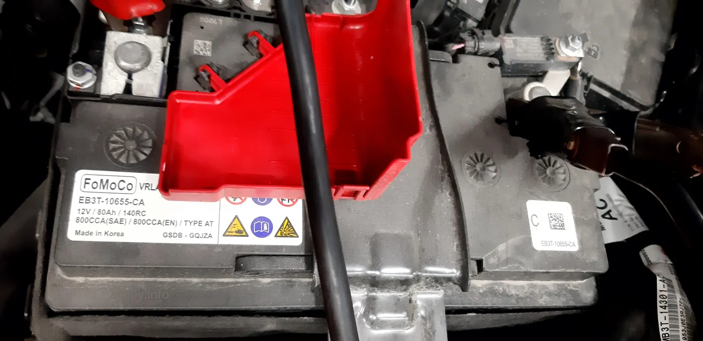 Thay bình ắc quy cho xe Ford Ranger 2023