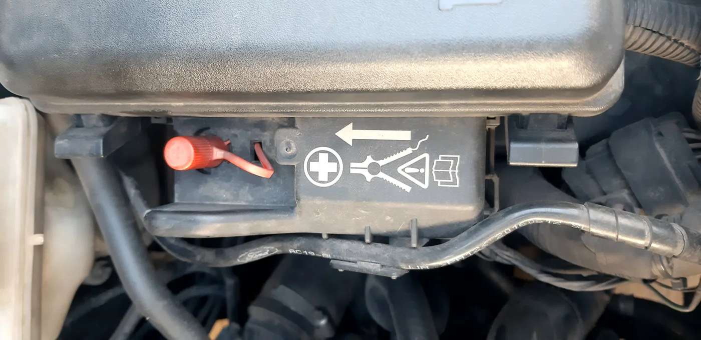 Vị trí câu bình xe Ford Transit