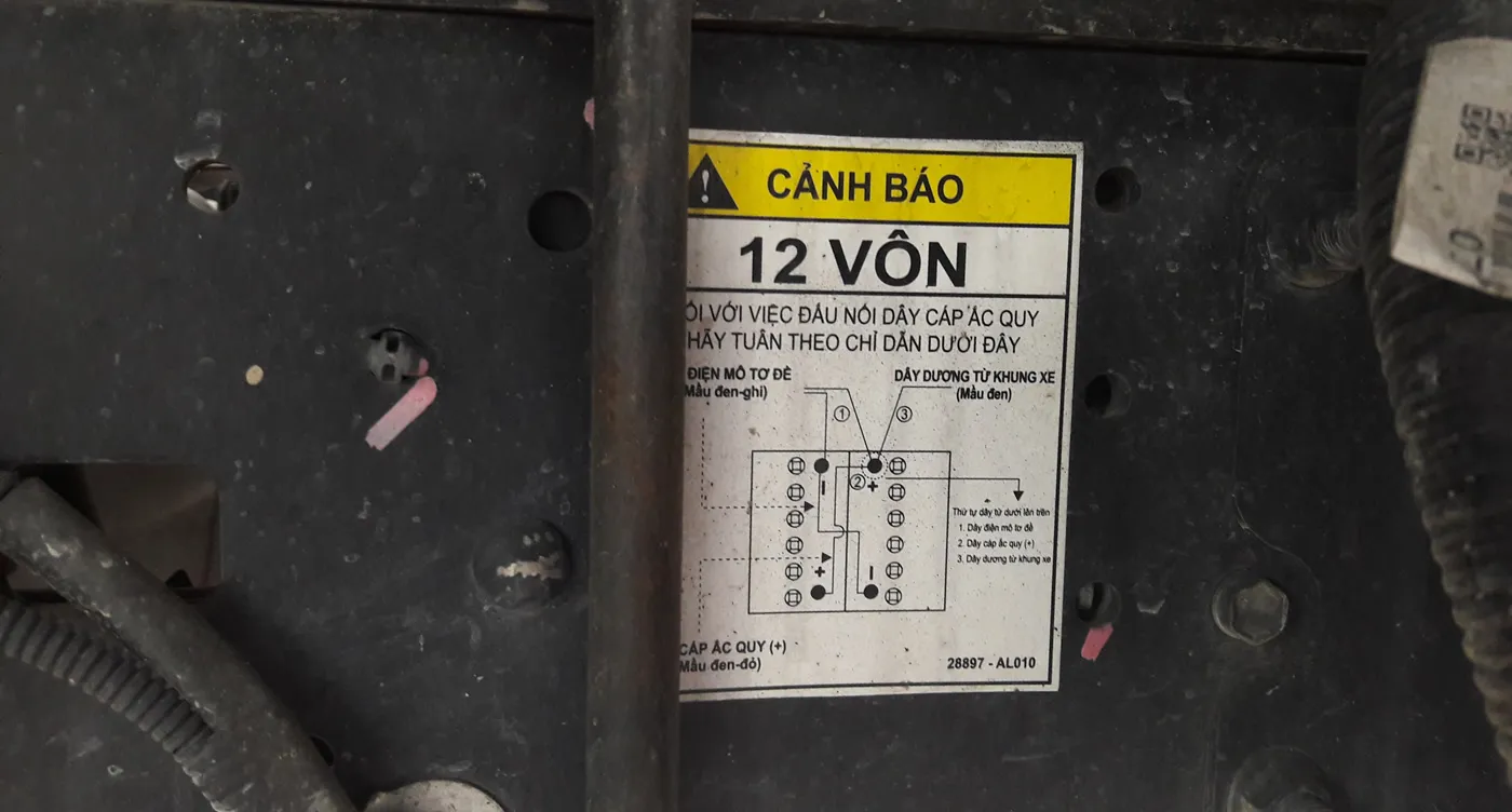 hino cảnh báo 12v