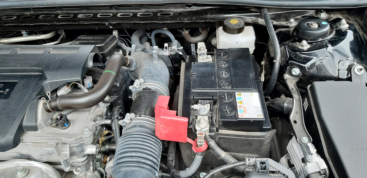 Thay bình ắc quy Camry