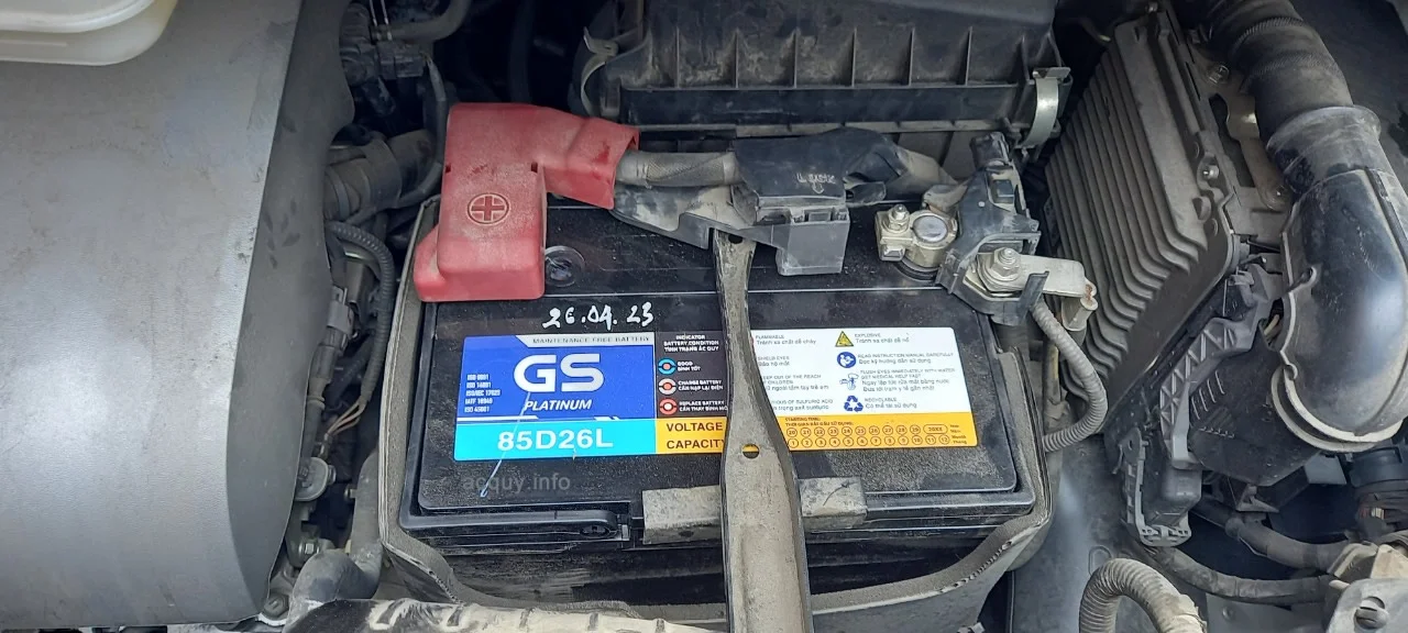 Thay bình ắc quy GS cho xe Toyota Alphard