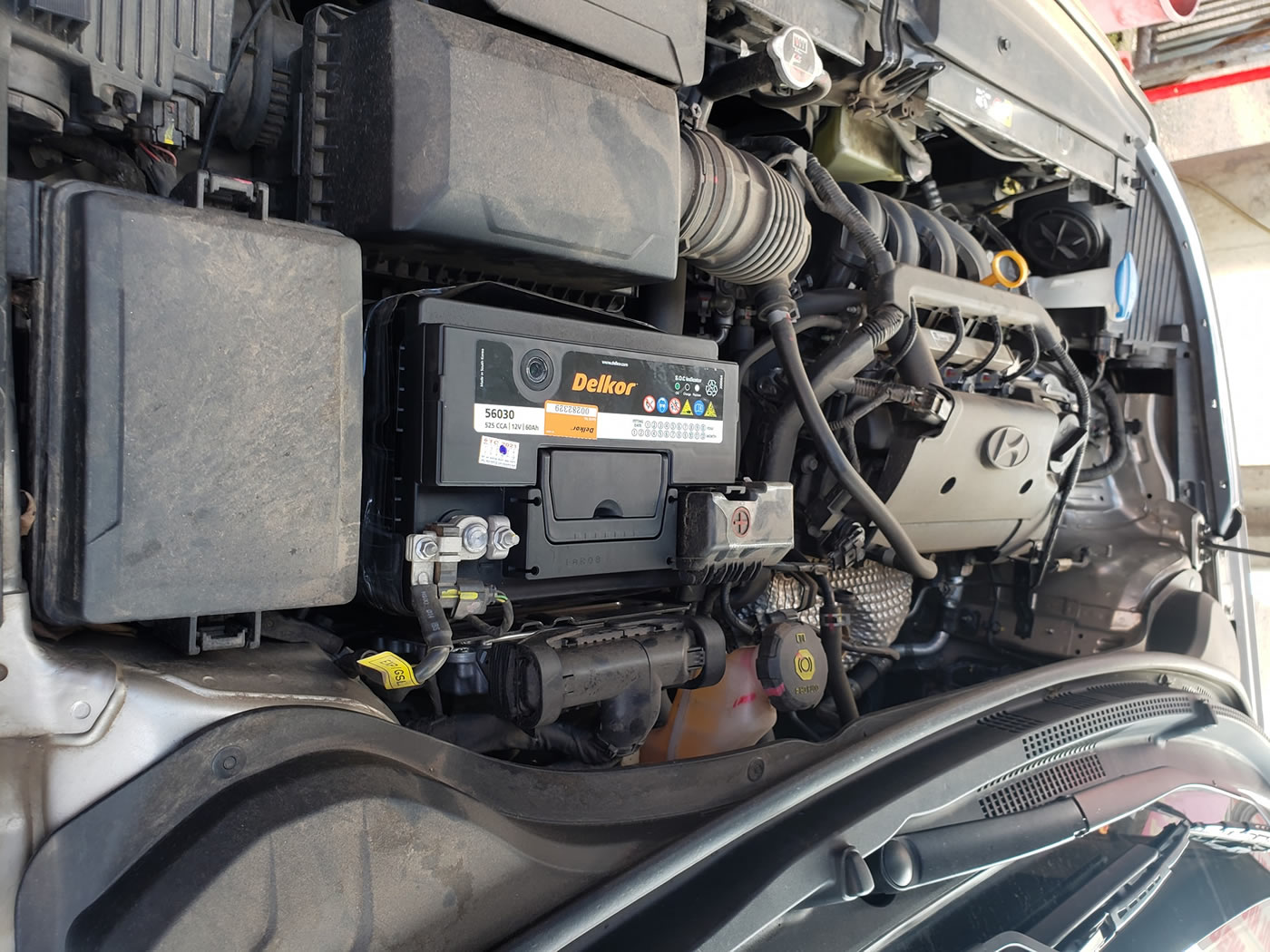 Thay bình ắc quy xe Hyundai Elantra