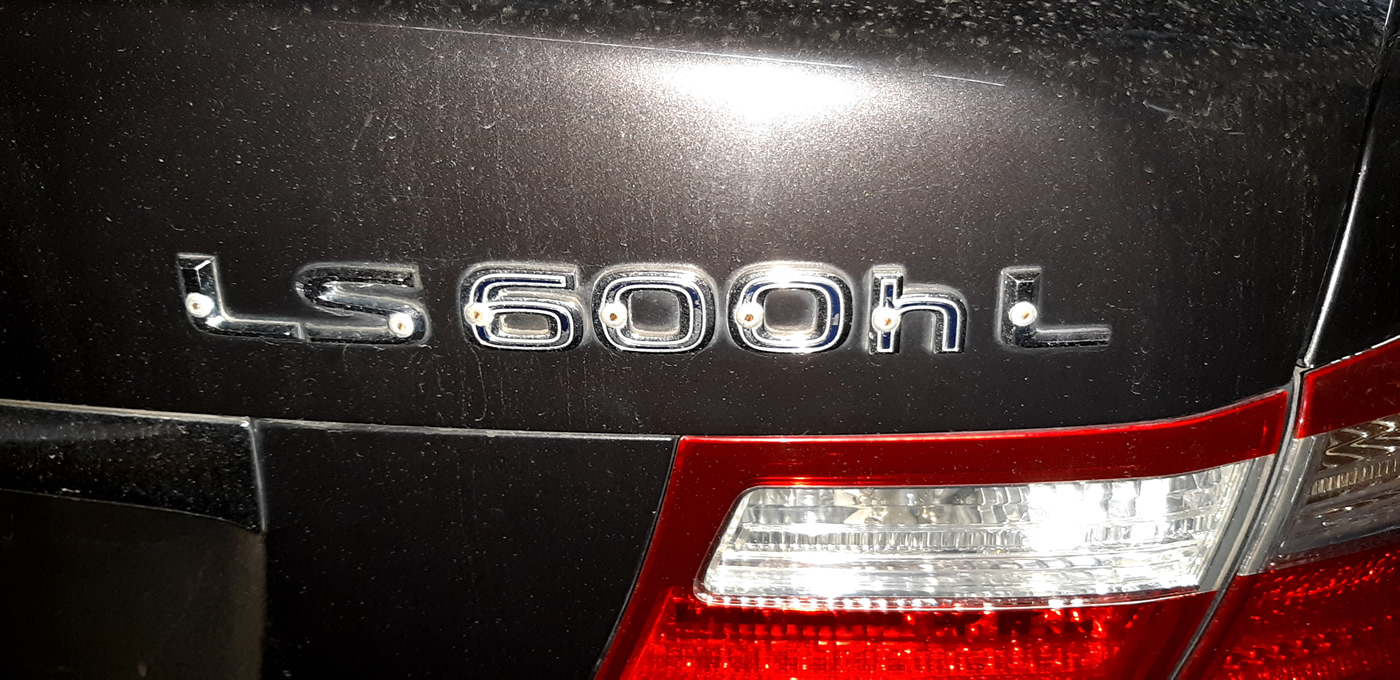 Thay bình ắc quy Lexus LS600hL