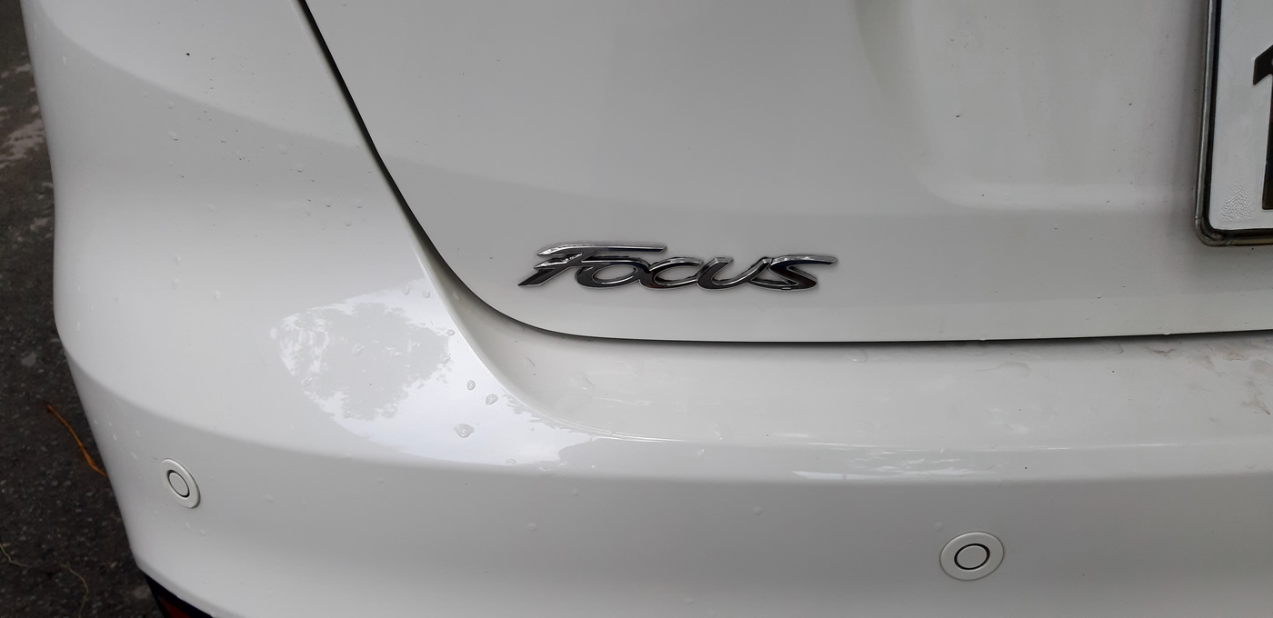 Thay bình ắc quy Ford Focus