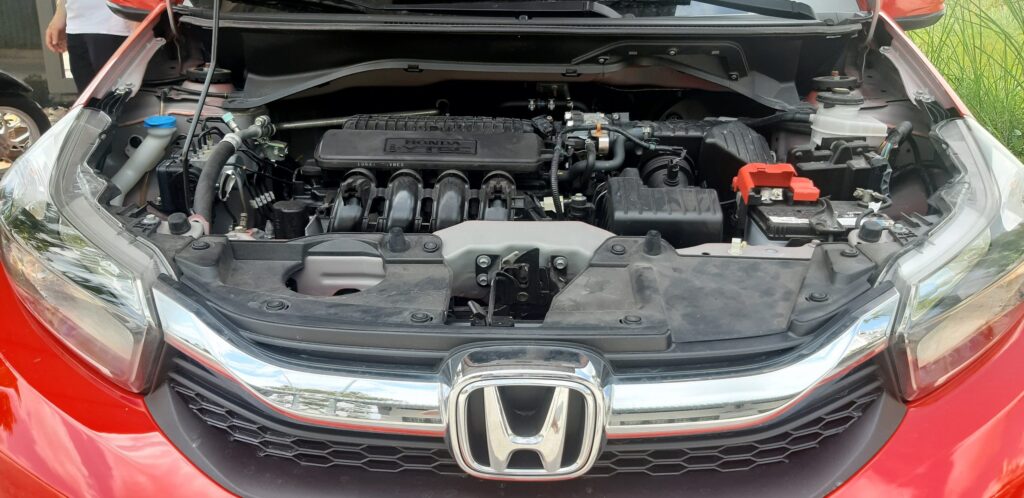Thay bình ắc quy xe Honda Brio