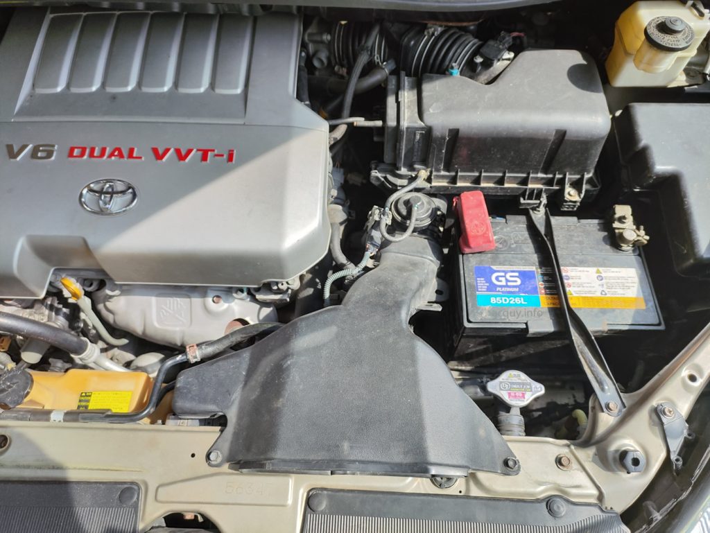 Thay bình ắc quy Toyota Sienna