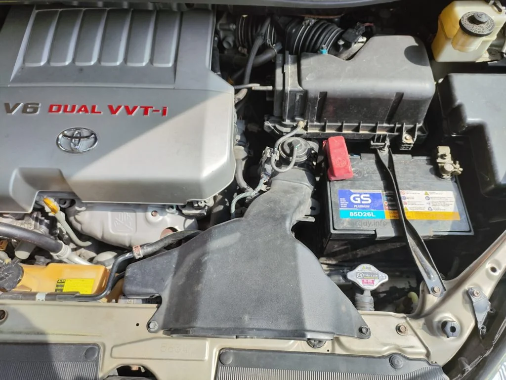 Thay bình ắc quy Toyota Sienna