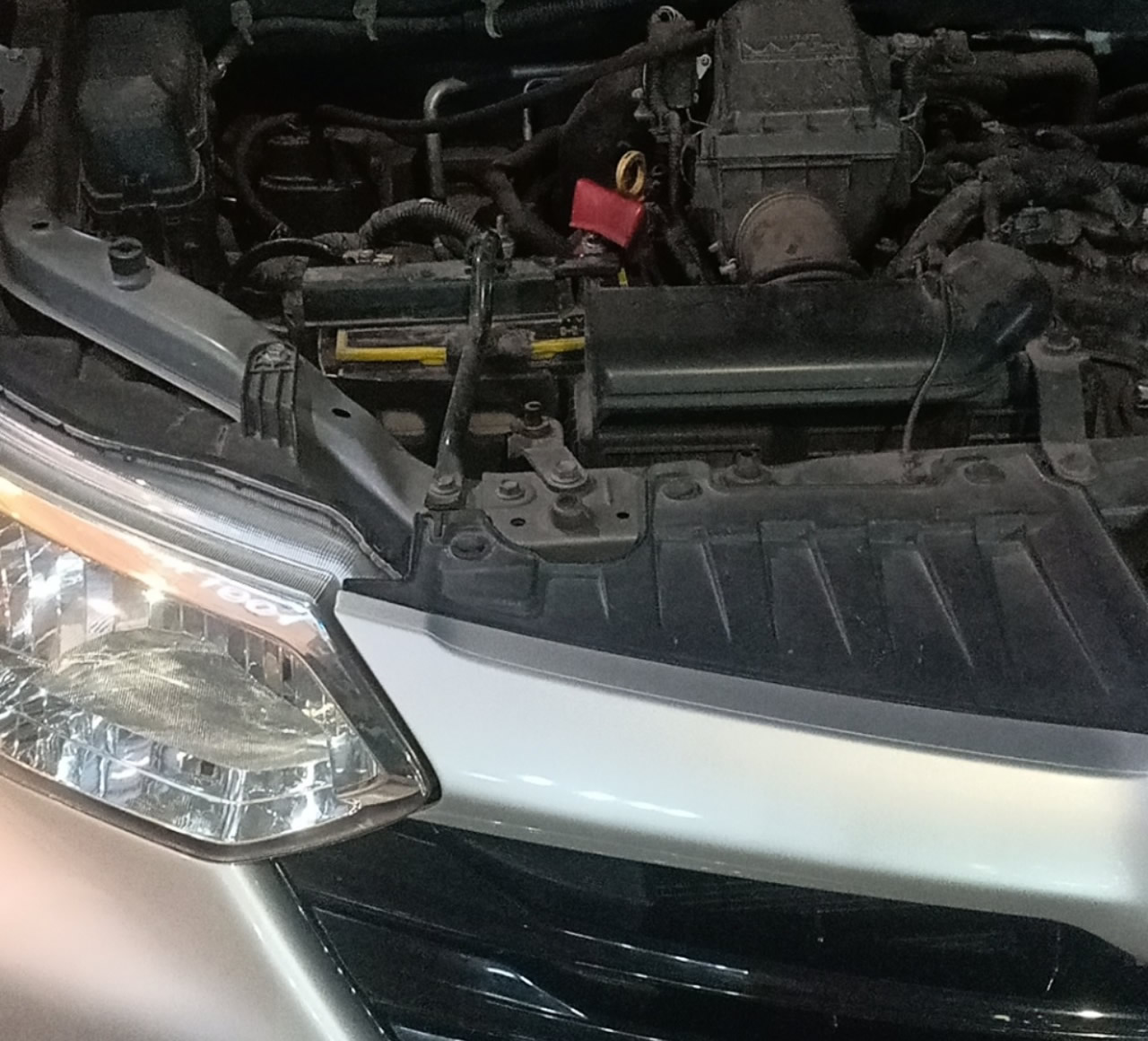 Thay bình ắc quy Toyota Avanza