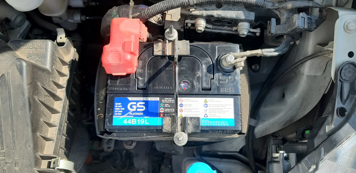 Thay ắc quy GS cho xe Toyota Wigo