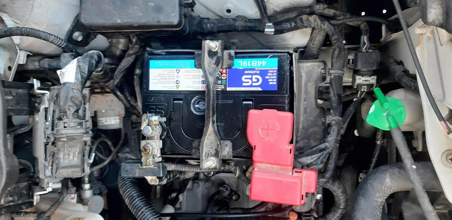 Thay bình ắc quy xe Suzuki XL7