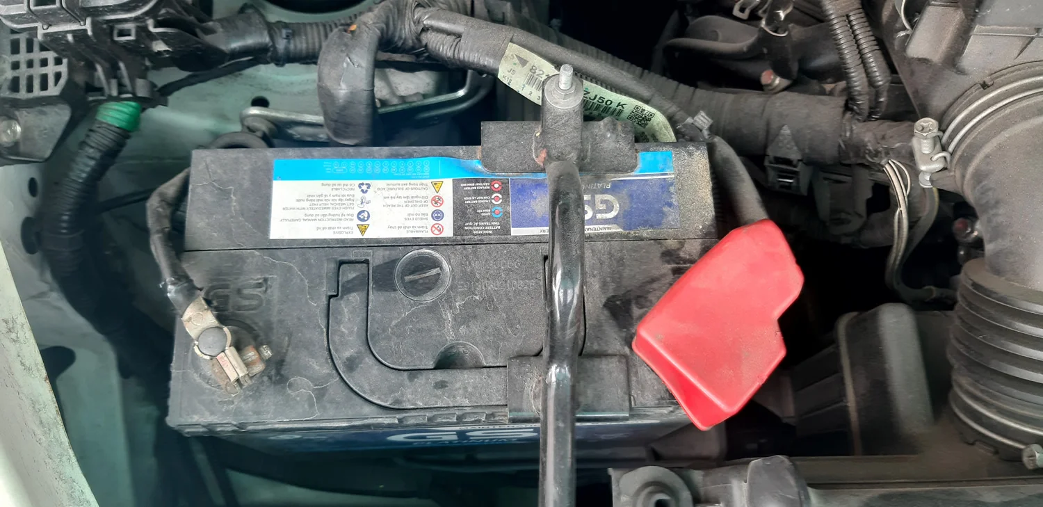 Gắn ắc quy GS cho xe Toyota Rush