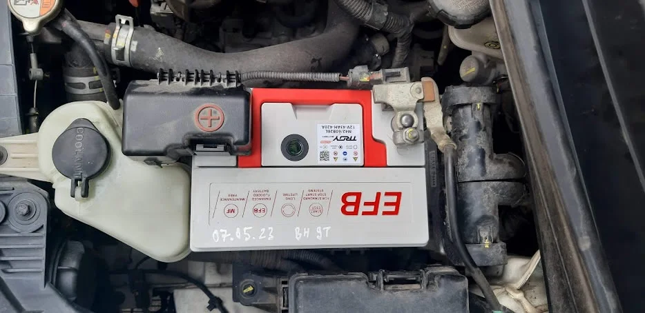 Gắn bình ắc quy Troy CMF 44B20L (12v-43ah) cho xe Hyundai i10.